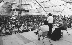 Darcy Ribeiro faz palestra, na 33ª reunião anual da SPBC, em 1981, em Salvador.